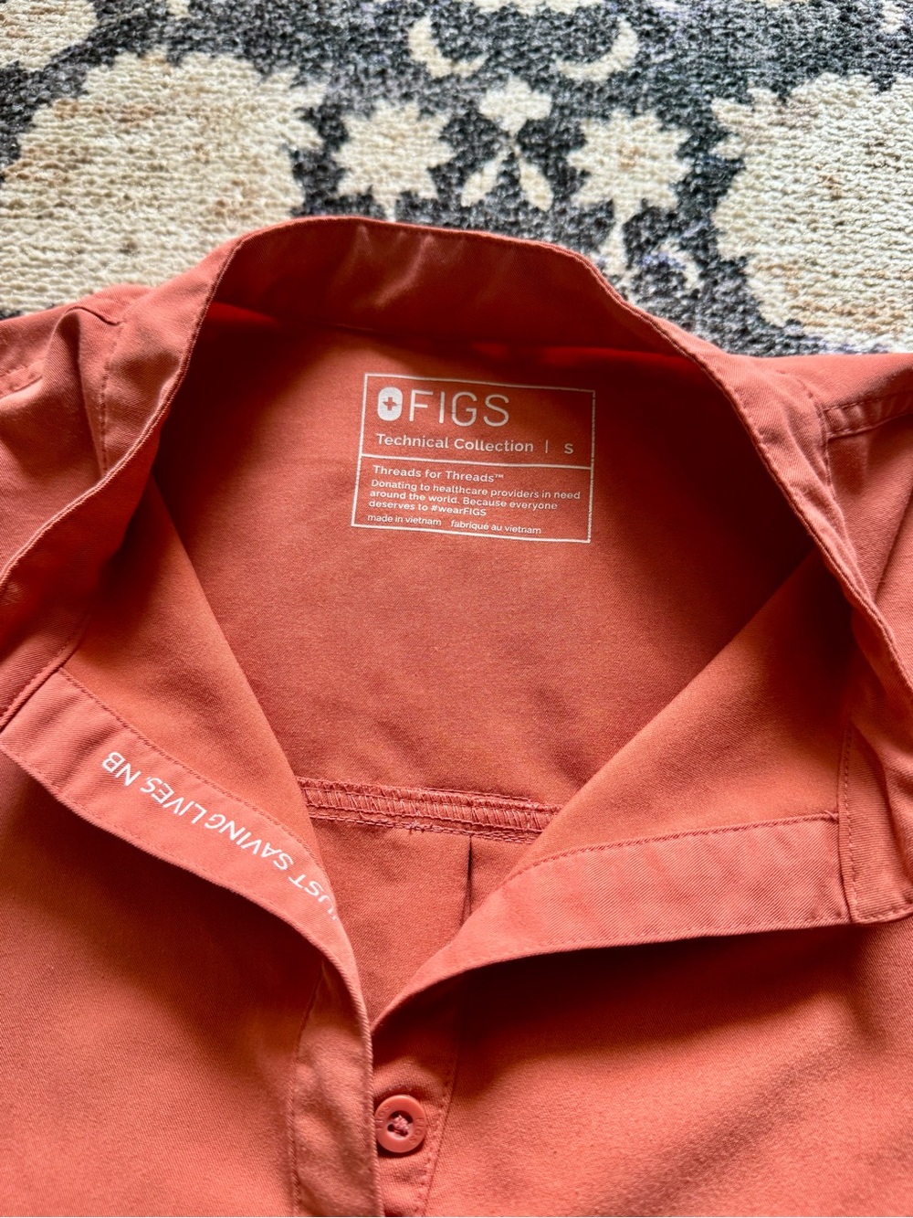 FIGS Rafaela Women’s Terracotta Orange Sleeveless Scrub Top Size Small Nursecore - Picture 2 of 4